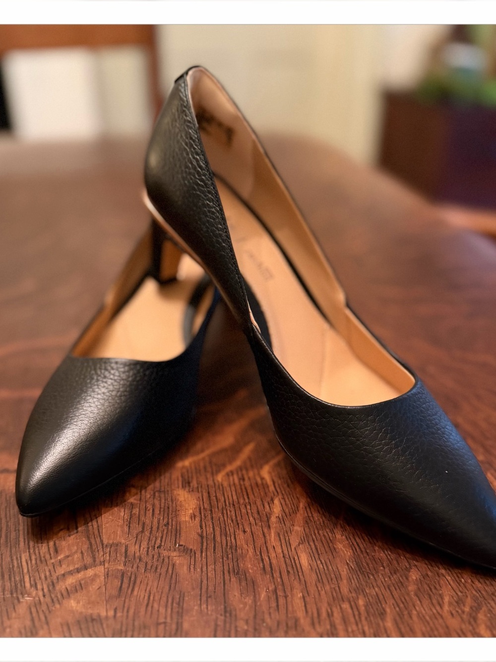 Clarks Womens Black Leather Pointed Toe Block Heel Slip On Pumps US 6.5 Eur 37